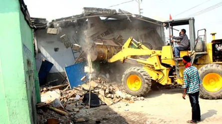 খুলনায় অবৈধ আড়াই শ’ স্থাপনা উচ্ছেদ