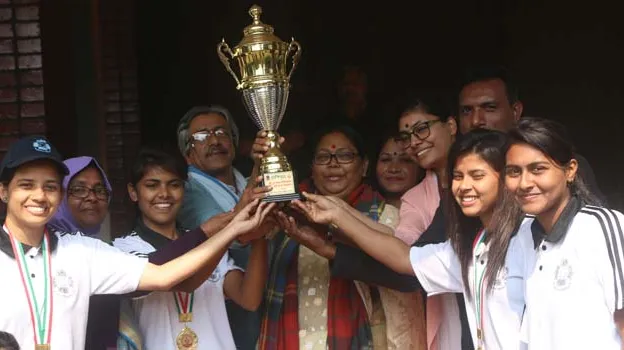 আন্তঃবিশ্ববিদ্যালয় নারী ক্রিকেটে চ্যাম্পিয়ন জাবির মেয়েরা