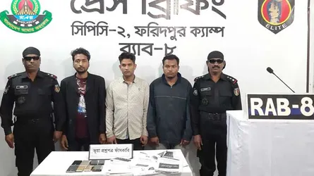 রাজবাড়ীতে ভুয়া প্রশ্ন ফাঁস চক্রের ৩ সদস্য আটক