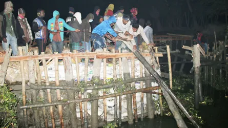 গভীর রাতে খালের সেই বাঁধটি কেটে দিলো কৃষকরা