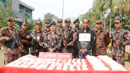 দামুড়হুদায় ৪৫ কেজি রুপার গহনাসহ একজন আটক