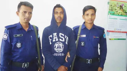 মাদকাসক্ত ছেলেকে পুলিশে সোপর্দ করলেন পিতা