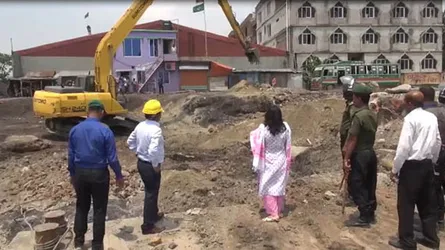 বুড়িগঙ্গার তীরে অবৈধ স্থাপনার সাথে উচ্ছেদ বৈধরাও!