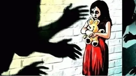 ৭ বছরের শিশুকে ধর্ষণের ঘটনায় পিতা-পুত্র আটক