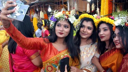 ফাগুণ বরণে রঙিন বই মেলা