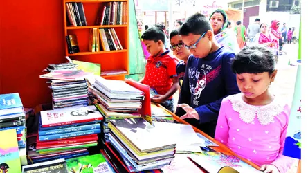 অক্ষম ও প্রতিবন্ধীদের জন্য হুইলচেয়ার