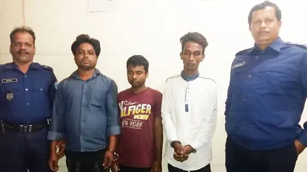 কুমিল্লায় চুরি হওয়া ইজিবাইক শাহরাস্তিতে উদ্ধার : আটক ৩