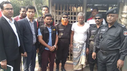 র‌্যাবের হাতে আটক জটিল রোগের ‘চিকিৎসক’ মধুসূদন