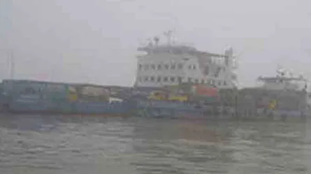 দৌলতদিয়া-পাটুরিয়া নৌরুটে ৪ ঘণ্টা বন্ধ থাকার পর ফেরি চলাচল স্বাভাবিক