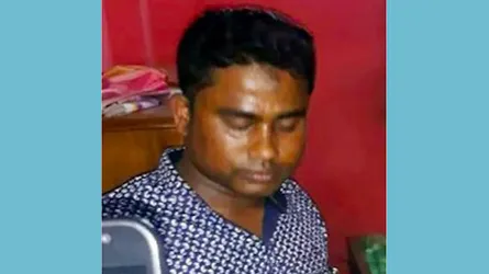 প্রবাসী স্ত্রীর সাথে পরকীয়া, হাতেনাতে ধরে যুবলীগ নেতাকে গণধোলাই