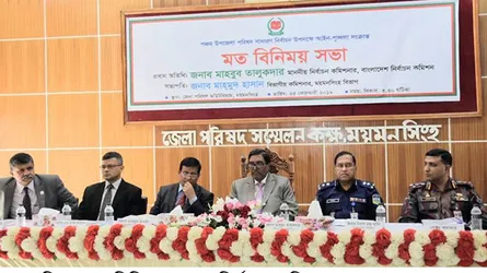 প্রশ্নবিদ্ধ নির্বাচন গণতন্ত্রের অন্তরায় : ইসি মাহবুব