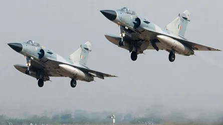 পাকিস্তানের সাথে উত্তেজনায় ভারতের শেয়ারবাজারে পতন
