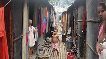 অতর্কিত উচ্ছেদে ১১ হাজার বস্তিবাসী গৃহহীন হয়ে পড়েছে