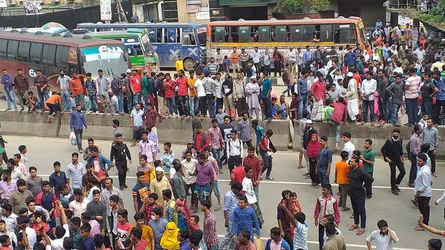 উত্তরায় শিশুহত্যার প্রতিবাদে সড়ক অবরোধ