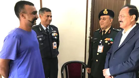 অভিনন্দনের পাঁজরে আঘাতের চিহ্ন স্পষ্ট, চোট মেরুদণ্ডের নিচের অংশেও
