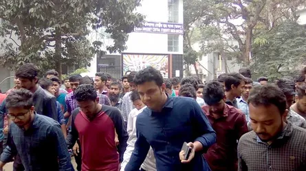 ক্যাম্পাসে সরব থাকলেও হলে বাধা দেয়ার অভিযোগ