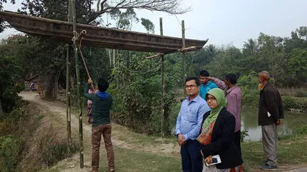 ইউএনওর নির্দেশে নামলো নৌকাটি