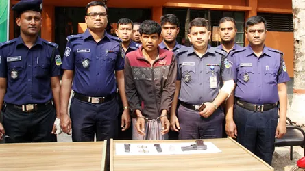 মাদকারবারীদের হামলায় ওসিসহ আহত ৩ পুলিশ, অস্ত্র উদ্ধার