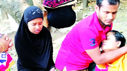 নির্বাক বৃষ্টি, মূর্ছা যাচ্ছেন মা