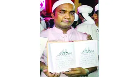 পুরো কুরআন হাতে লিখেছেন বরিশালের হুমায়ুন