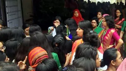 অনিয়মের অভিযোগে ভোট বন্ধ সুফিয়া কামাল হলেও