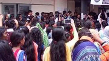 দুই সংগঠন ছাড়া বাকি প্রার্থীদের ডাকসু নির্বাচন বর্জন