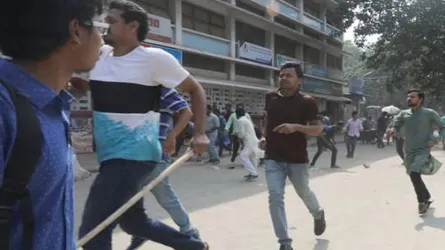 ডাকসু ভিপি নুরের ওপর ছাত্রলীগের হামলা