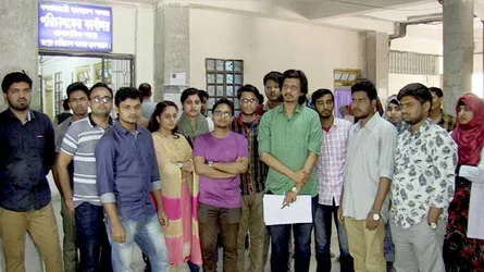 রংপুর মেডিক্যাল কলেজ হাসপাতালে ইন্টার্নী চিকিৎসকদের কর্মবিরতি : দুর্ভোগে রোগীরা