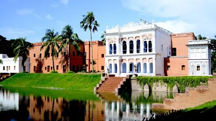 সিন্ডিকেটের হাতে বন্দী সোনারগাঁ জাদুঘর
