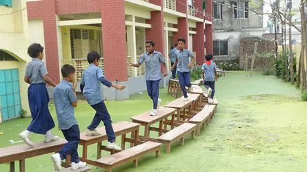 যে স্কুলে ঢুকতে হয় বেঞ্চ-সেতু পাড়ি দিয়ে (ভিডিও)