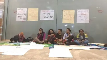 আমরণ অনশনে রোকেয়া হলের ৫ শিক্ষার্থী