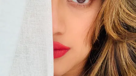 লোকসভা নির্বাচন কাঁপাবেন মুসলিম অভিনেত্রী