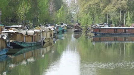 ঝিলাম নদীর বাঁকে