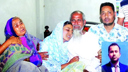 লাশের অপেক্ষায় স্বজনেরা জাকারিয়ার বাড়িতে শোকের মাতম