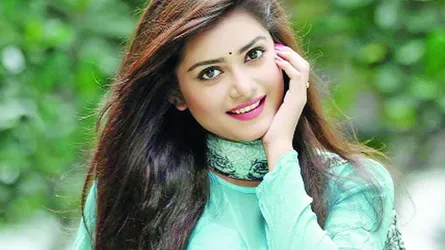এ সময়ে ত্বকের যতœ : রঙের  ঝলক