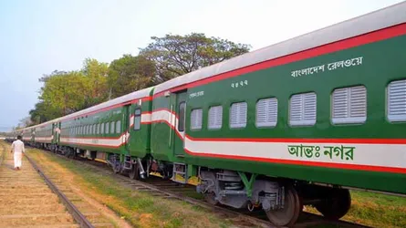 ট্রেনে বিচারপতির কেবিনে নারী যাত্রী : আটক ২