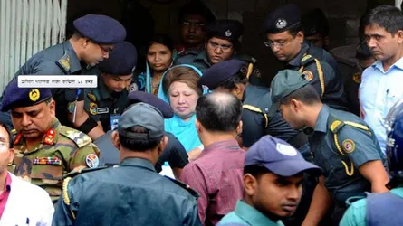 খালেদা জিয়া এখন আর চেয়ারে বসে থাকার মতো সুস্থও নন
