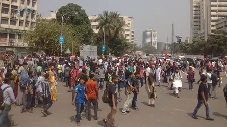 দ্বিতীয় দিনের মতো শিক্ষার্থীদের সড়ক অবরোধ