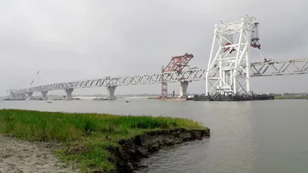 ৯ম স্প্যান স্থাপন : দৃশ্যমান হলো পদ্মা সেতুর ১৩৫০ মিটার