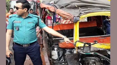 বরিশালে মাহিন্দ্রাকে বাসের ধাক্কা : নিহত ৬