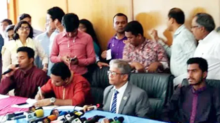 ডাকসুর সভায় যোগ দিয়েছেন নুর