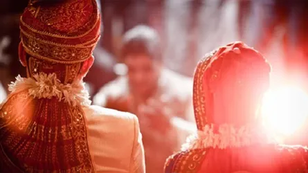 বিয়ে দিয়ে দেয়া হলো প্রেমিক যুগলের!