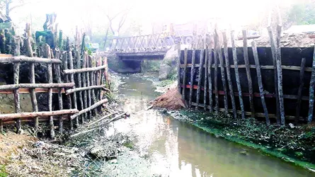 মিরসরাইয়ে বিকল্প সড়ক সঙ্কুচিত করায় কয়েক গ্রাম প্লাবিত হওয়ার শঙ্কা