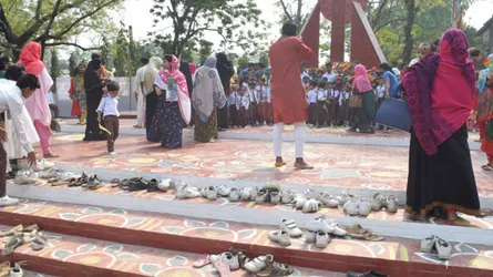 শহীদ মিনারে জুতার ছড়াছড়ি!