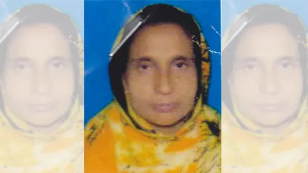 কিডনি রোগী স্ত্রী ও প্যারালাইসিসে আক্রান্ত সন্তানকে বাঁচাতে পিতার আকুতি