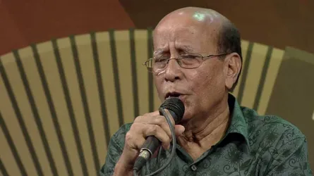 ট্রাকের ধাক্কায় আহত কণ্ঠশিল্পী খুরশীদ আলম