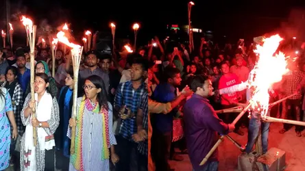 বরিশাল বিশ্ববিদ্যালয়ে ভিসির কুশপুতুল দাহ
