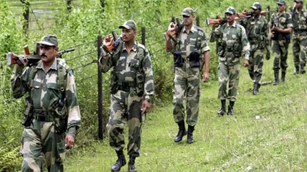 আটকের পাঁচ ঘন্টা পর বাংলাদেশীকে ফেরত দিল বিএসএফ