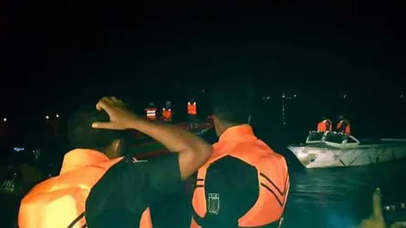মেঘনায় ট্রলারডুবি,পুলিশ সদস্যসহ নিখোঁজ ৩