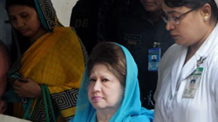 খালেদা জিয়াকে দেখে এসেছেন ডাক্তাররা